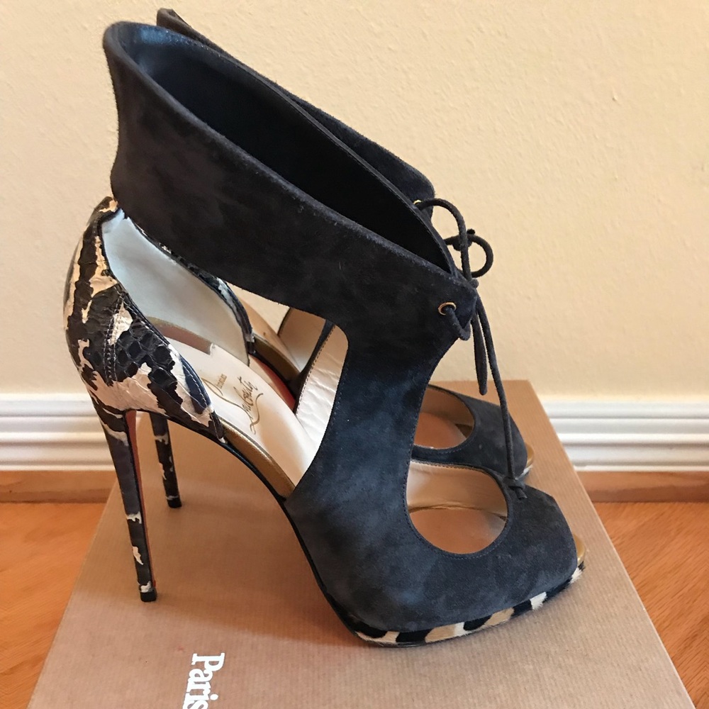 Christian Louboutin ⭐️💎💄 - Picture 2 of 6